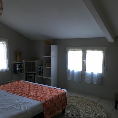 House With 5 Rooms In Etang Sale, With Wonderful Mountain View, Enclos 外观 照片