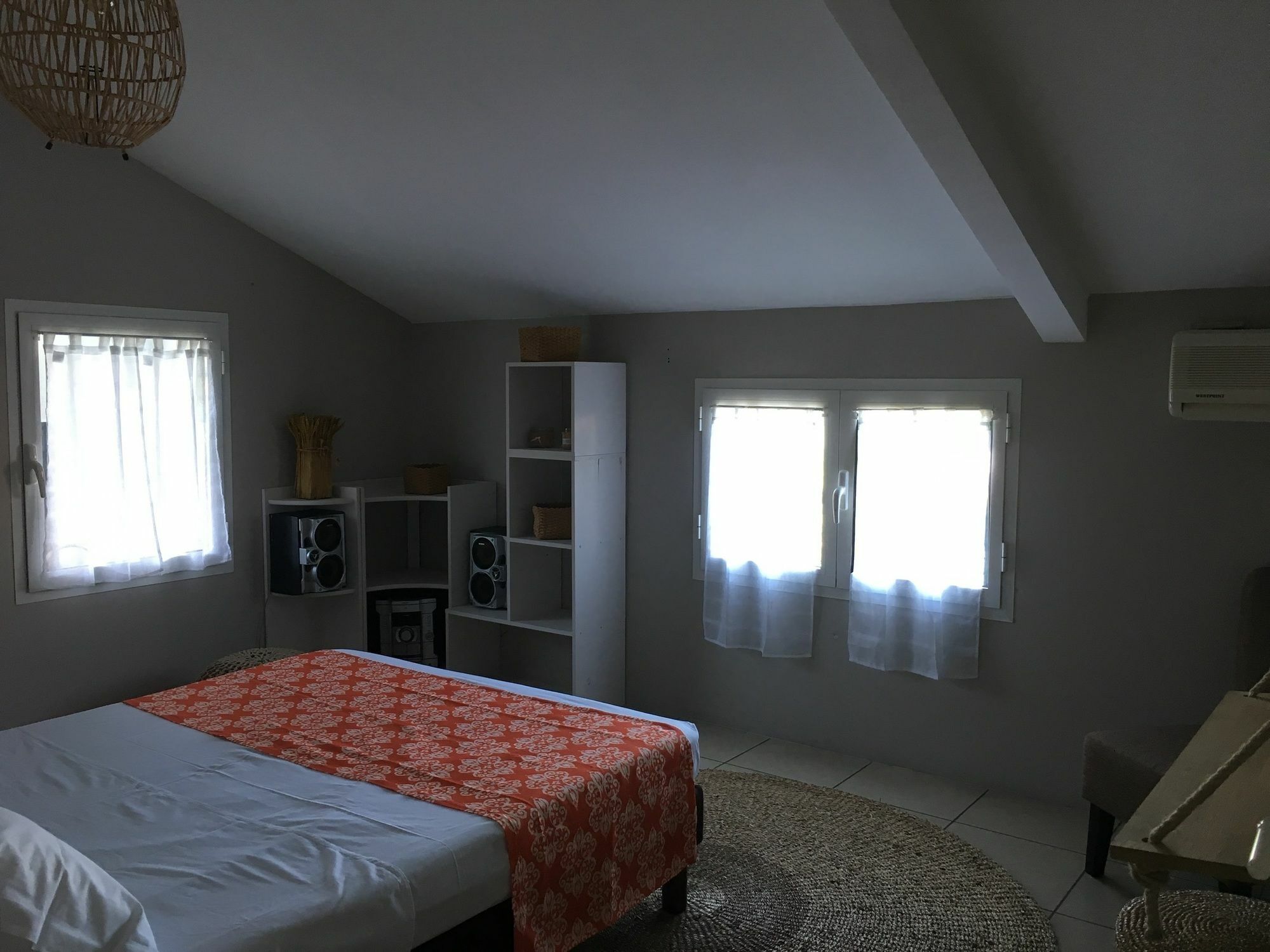 House With 5 Rooms In Etang Sale, With Wonderful Mountain View, Enclos 外观 照片