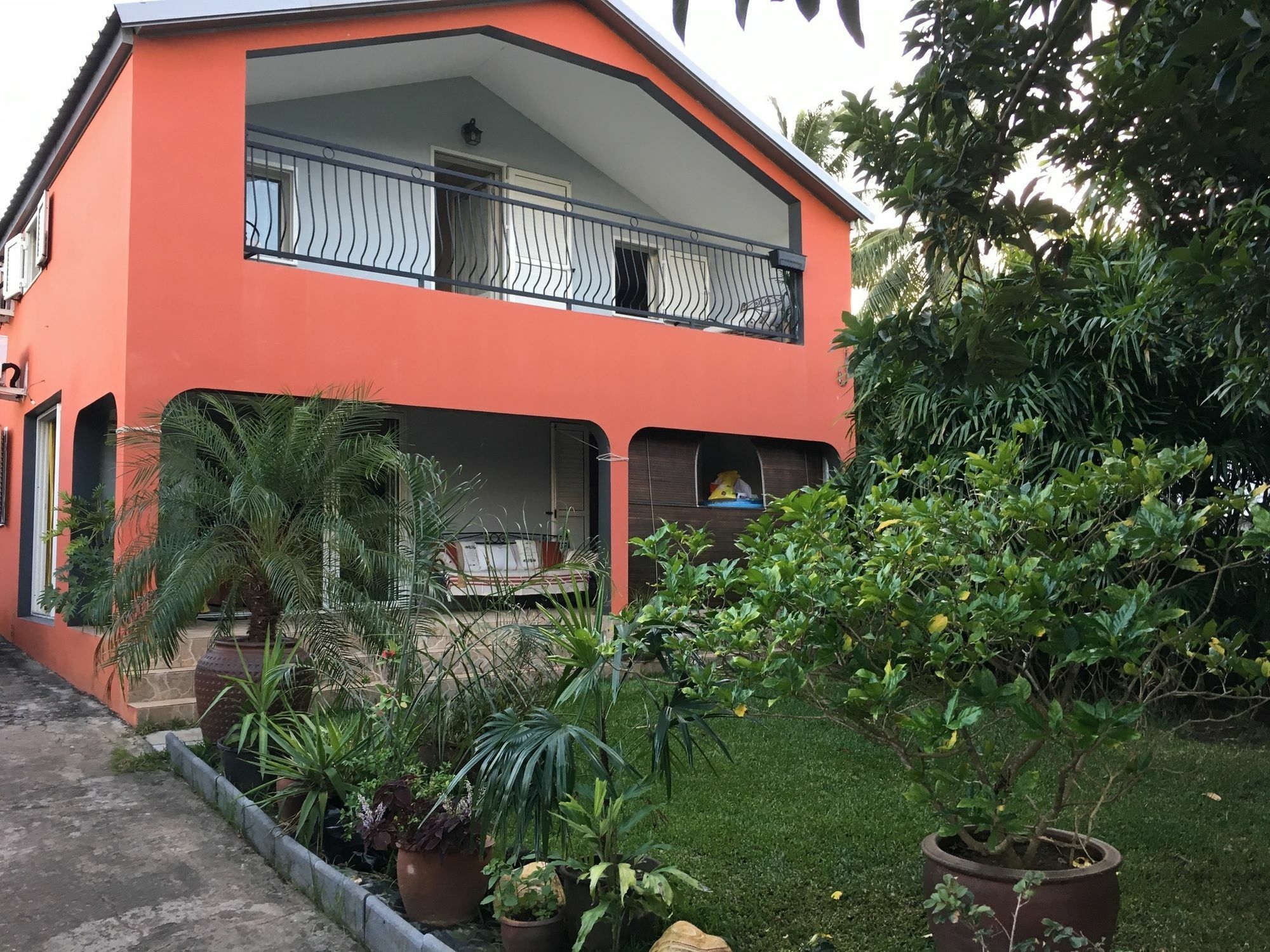 House With 5 Rooms In Etang Sale, With Wonderful Mountain View, Enclos 外观 照片
